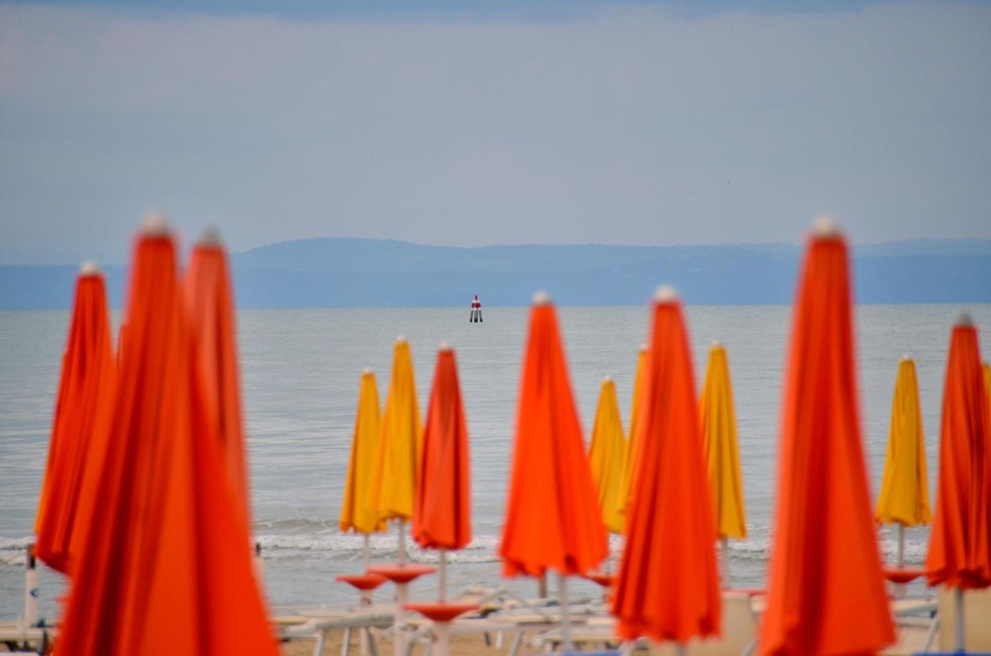 Hotel Etna Lignano Sabbiadoro Buitenkant foto