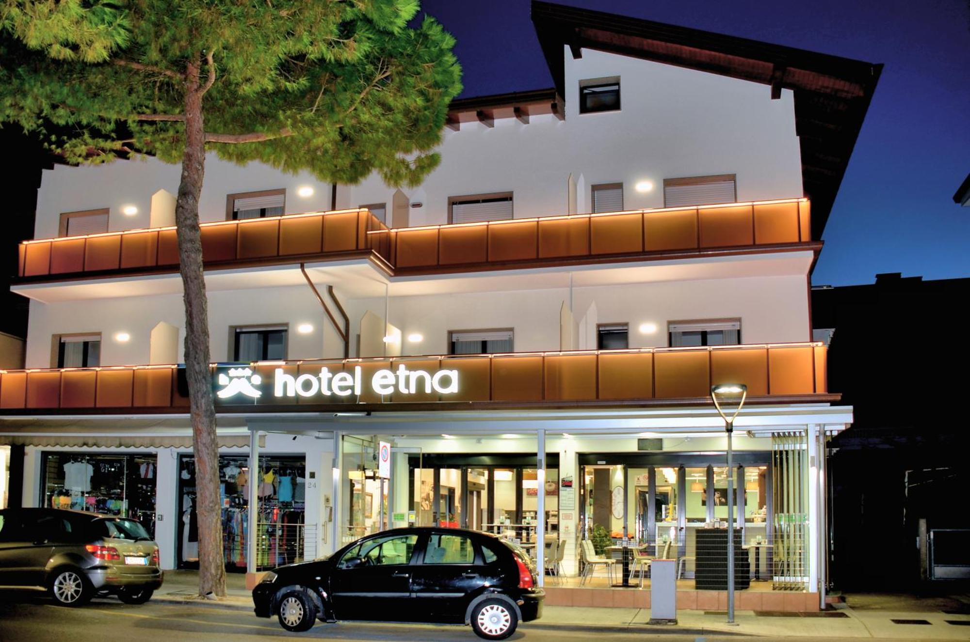 Hotel Etna Lignano Sabbiadoro Buitenkant foto